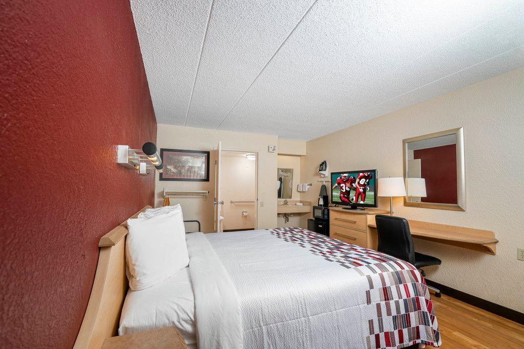 Red Roof Inn & Suites Detroit - Melvindale/Dearborn Zewnętrze zdjęcie