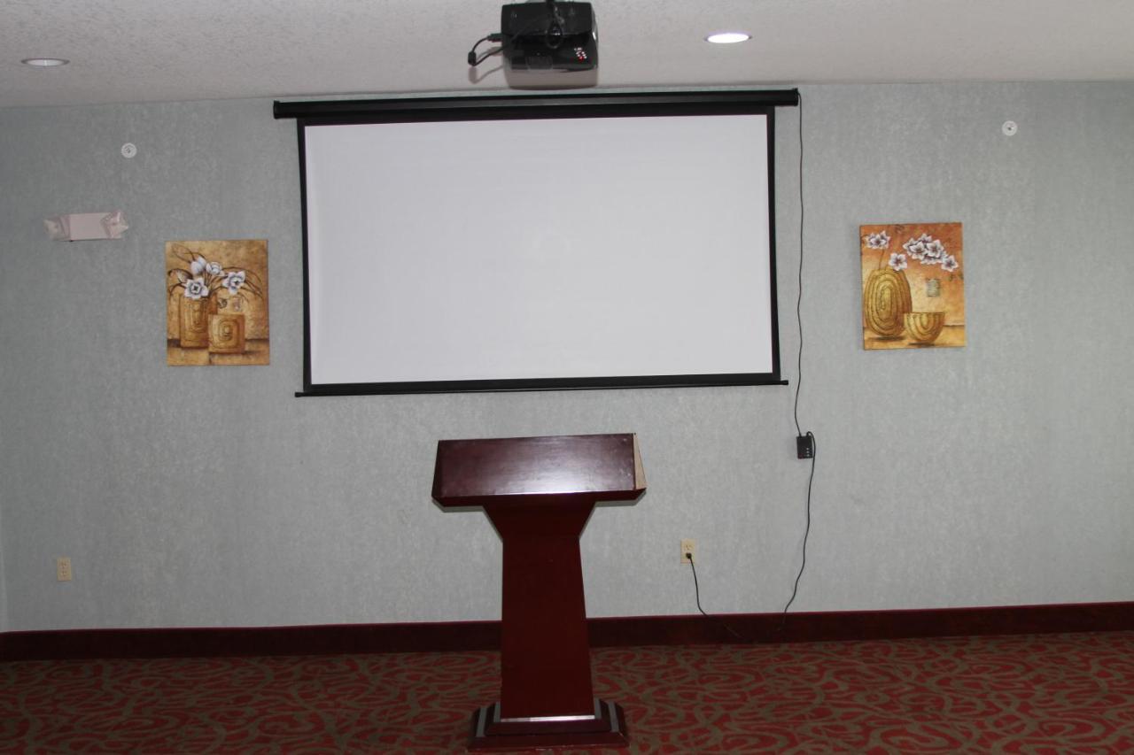 Red Roof Inn & Suites Detroit - Melvindale/Dearborn Zewnętrze zdjęcie