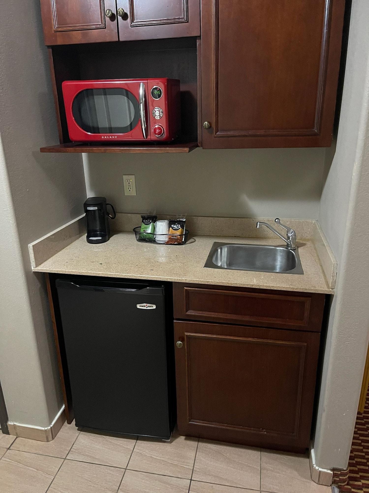 Red Roof Inn & Suites Detroit - Melvindale/Dearborn Zewnętrze zdjęcie