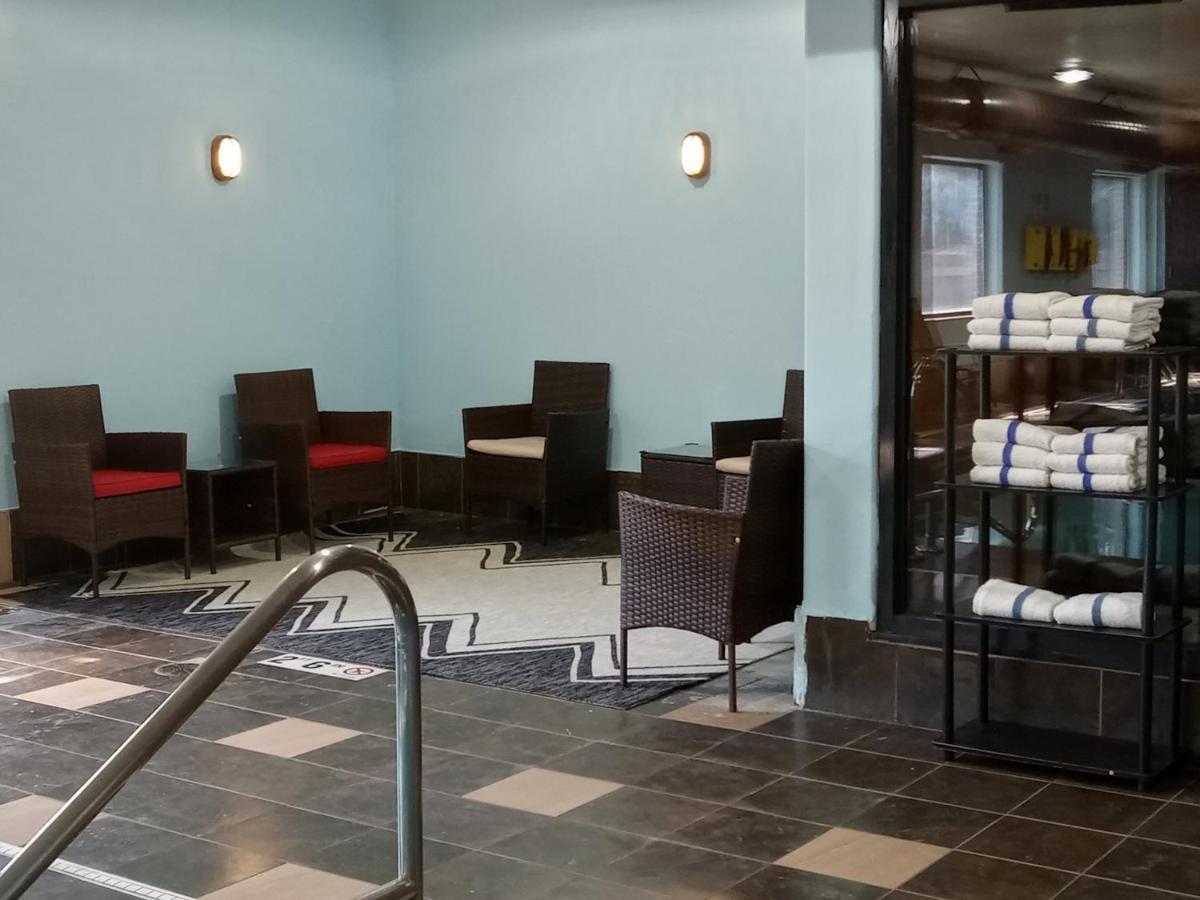 Red Roof Inn & Suites Detroit - Melvindale/Dearborn Zewnętrze zdjęcie